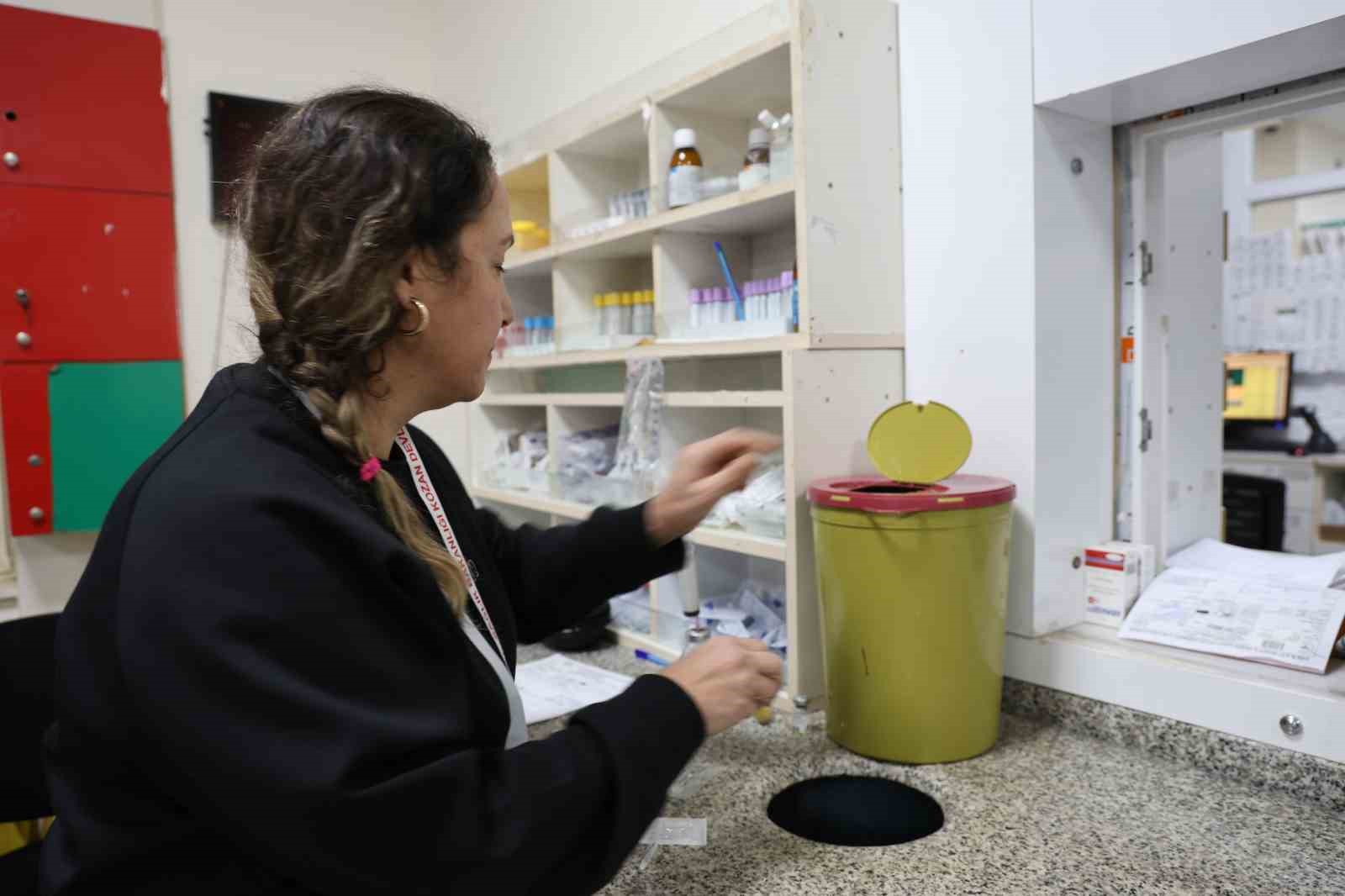 Sağlık çalışanları yeni yıla şifa dağıtarak giriyor
