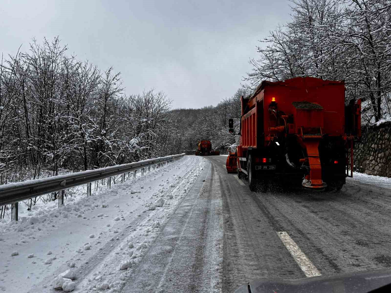 Sağlık ekipleri 72 saat içerisinde karda mahsur kalan 265 hastaya ulaştı
