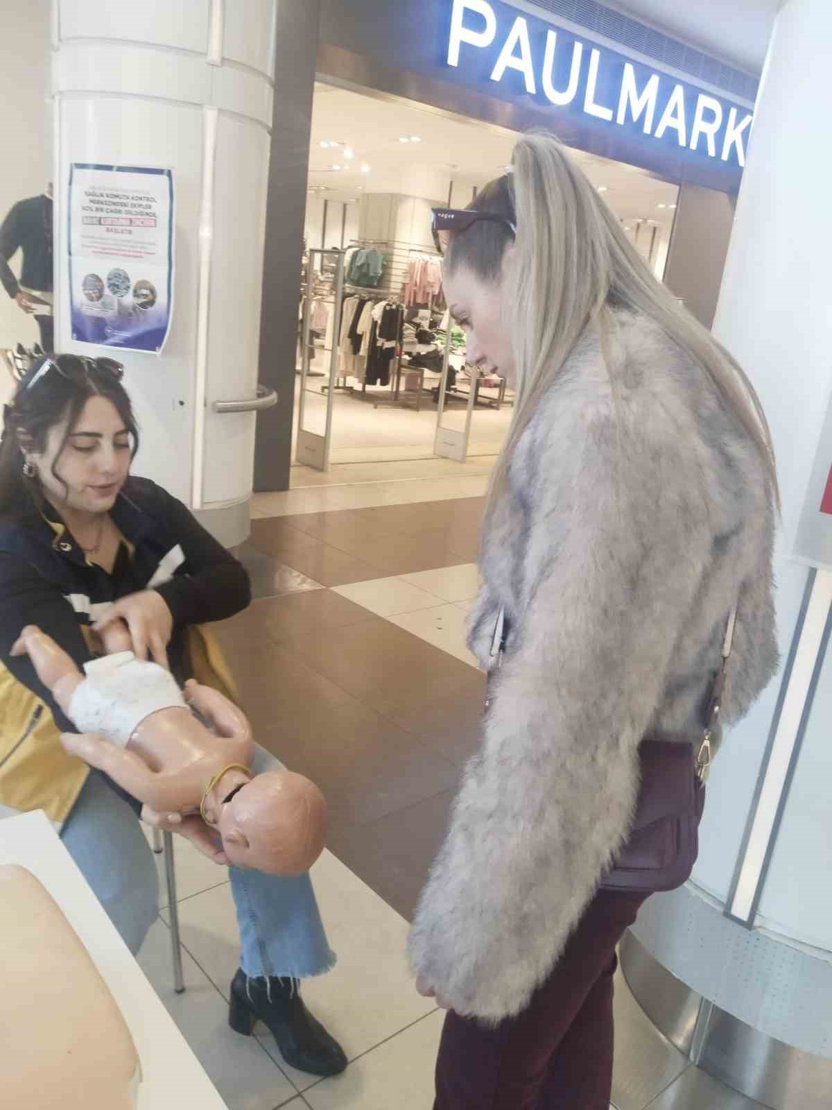 Sağlık ekipleri hava yolu tıkanıklığı ve temel yaşam desteğini uygulamalı anlattı
