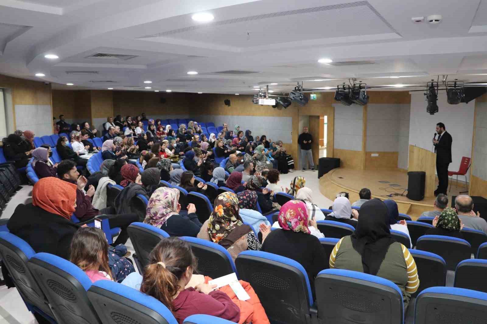 Sağlık personeli ve hastalar Kadir Gecesi programında buluştu
Sağlık personeli ve hastalar Kadir Gecesi programında buluştu