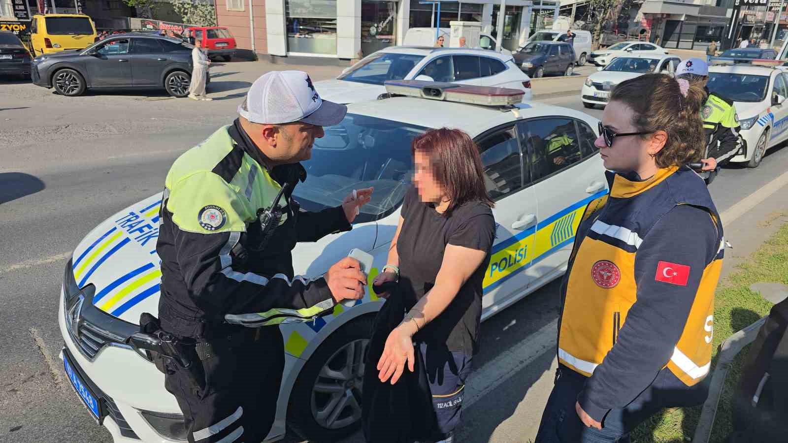 Sağlık personelinin kullandığı araç öğrenciye çarptı: 1 yaralı
