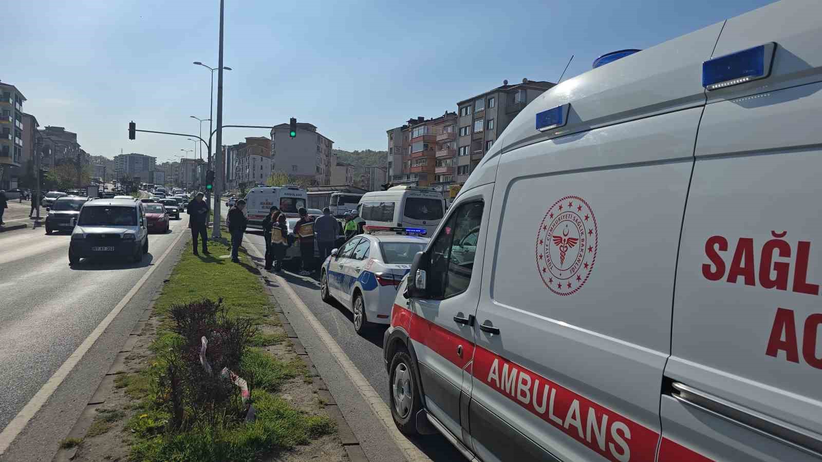 Sağlık personelinin kullandığı araç öğrenciye çarptı: 1 yaralı
