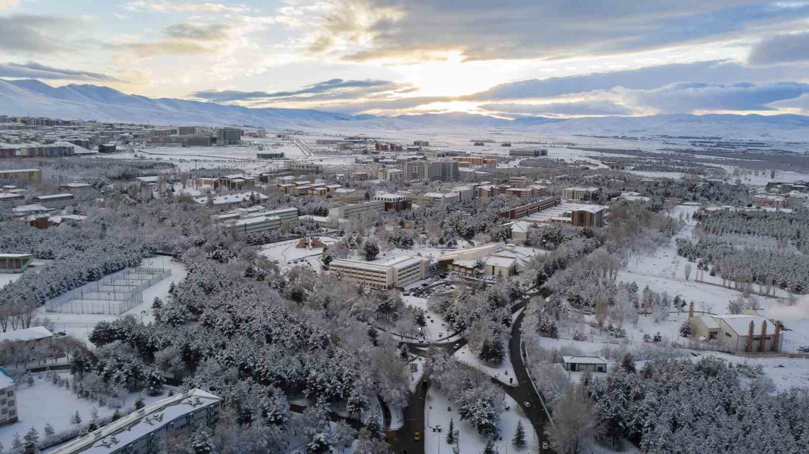 Sağlıkta Türkiye yüzyılı vizyonuna önemli katkı: Atatürk Üniversitesi, Sağlıkta Yapay Zekâ Patentlerinde Türkiye’nin zirvesinde
Sağlıkta Türkiye yüzyılı vizyonuna önemli katkı: Atatürk Üniversitesi, Sağlıkta Yapay Zekâ Patentlerinde Türkiye’nin zirvesinde
