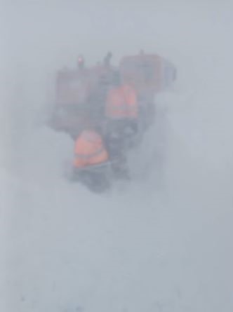 Sahara Geçidi’nde Kara Yolları ekibinin üzerine çığ düştü
