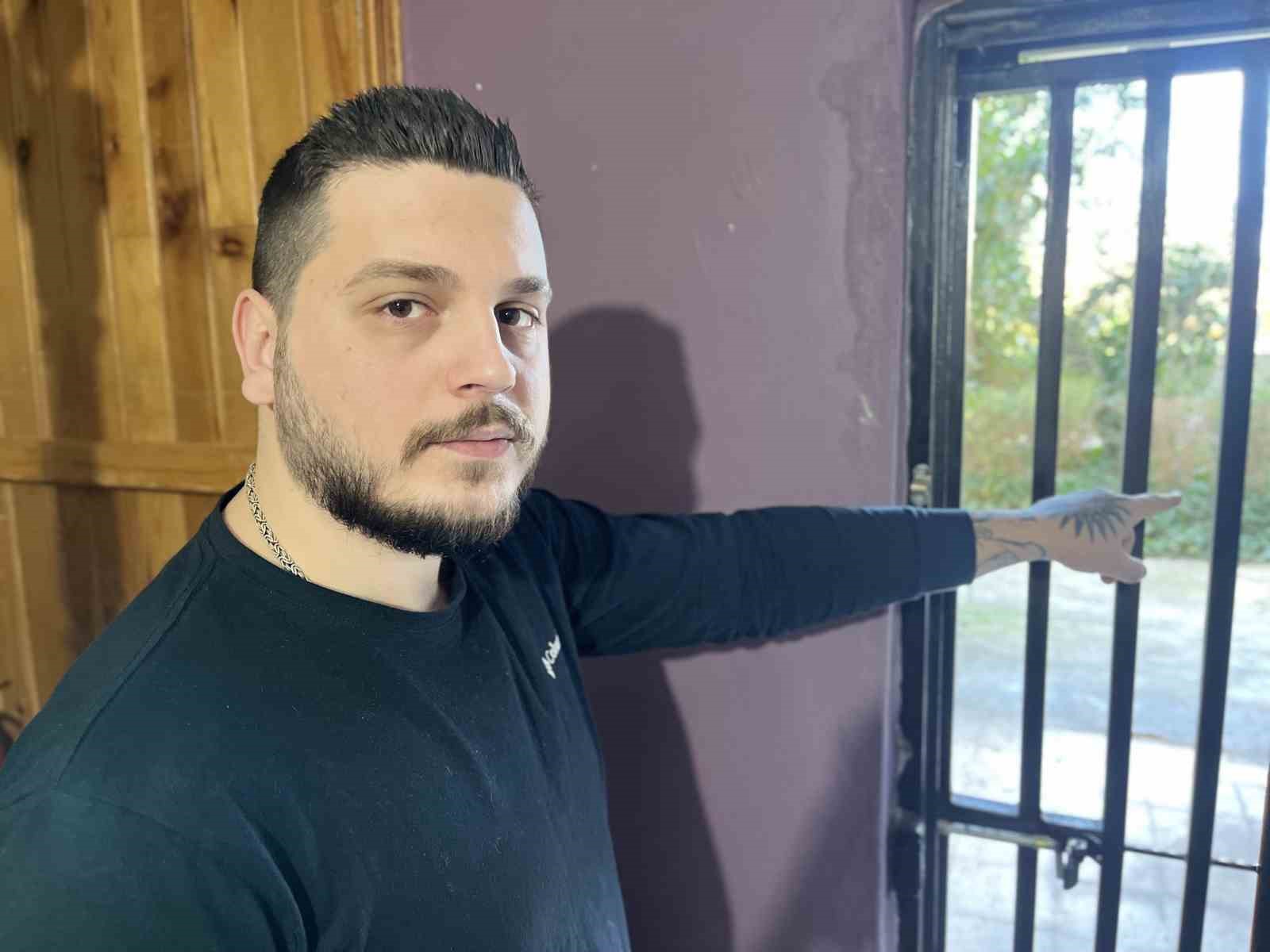 Sahibiyle samimiyet kurduğu iş yerinden önce çöpleri, sonra 250 karton sigarayı çıkarttı
