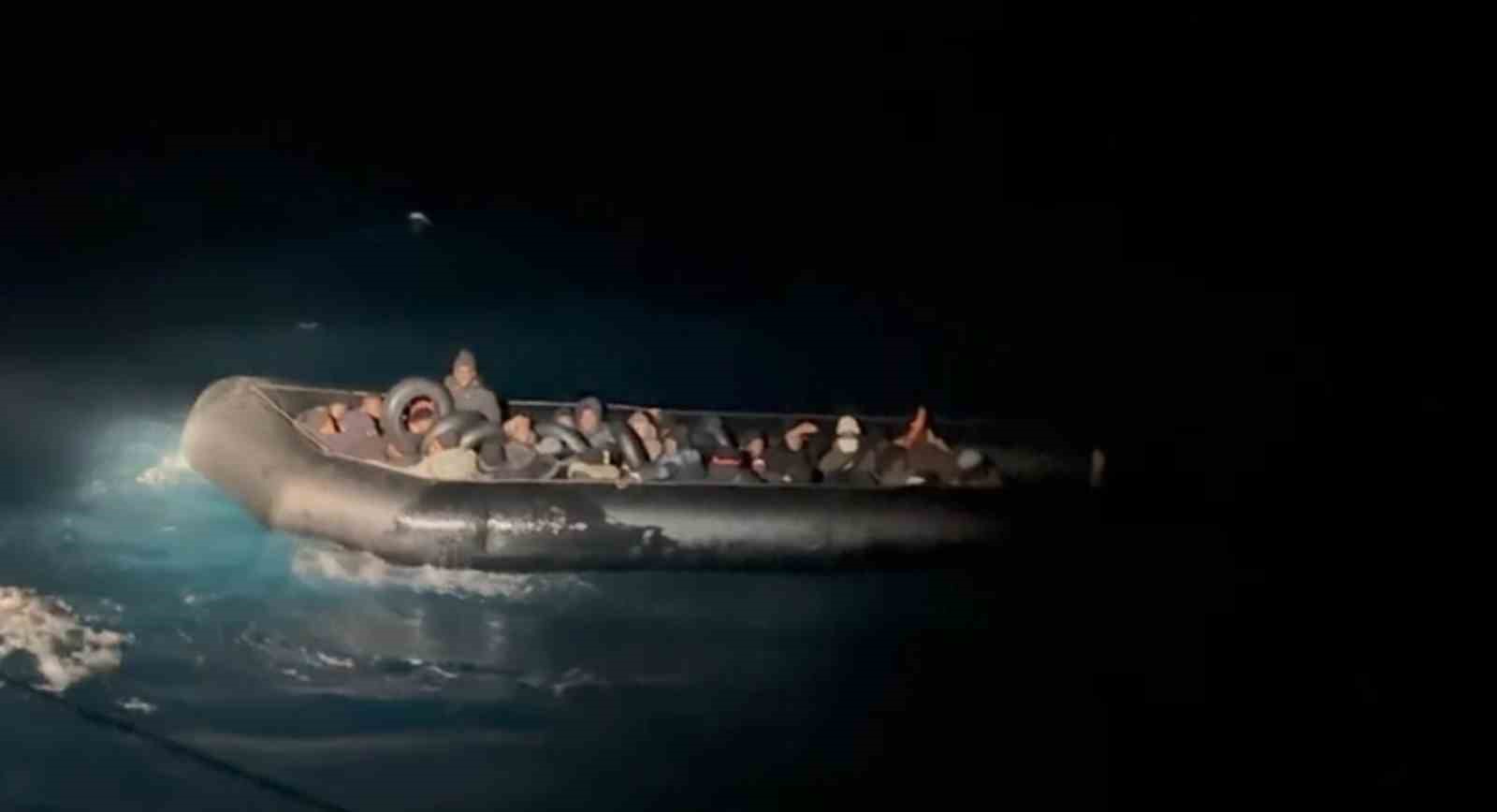 Sahil güvenlikten kaçamadılar: 35 göçmen yakalandı
