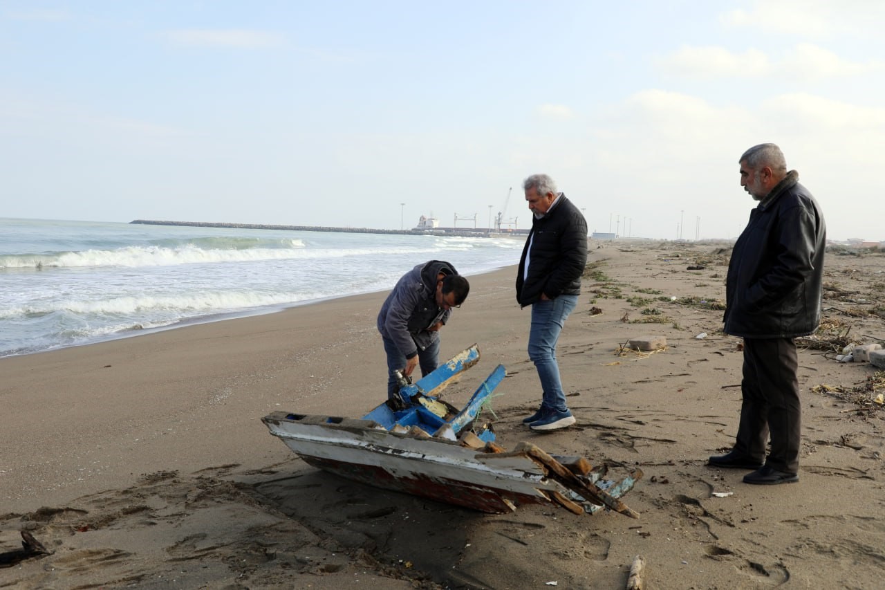 Sahilde 2 gün önce cansız bedeni bulunan balıkçının teknesi de aynı karaya vurdu
