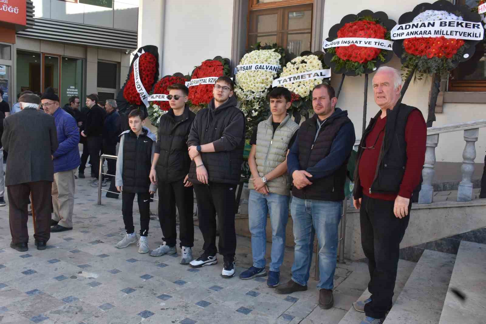 Sahilde ölü bulunan iş adamı son yolculuğuna uğurlandı
