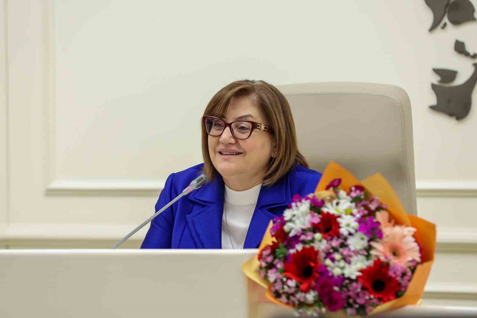 Şahin, başarılı sporcularla bir araya geldi
