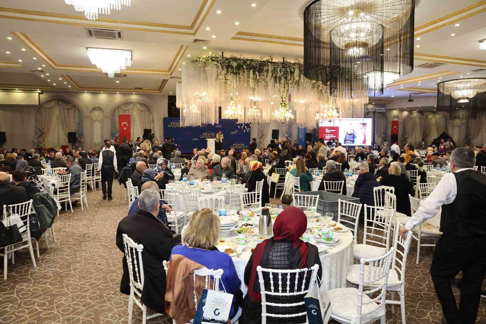 Şahin, emeklilere müjde üstüne müjde verdi
Şahin, emeklilere müjde üstüne müjde verdi