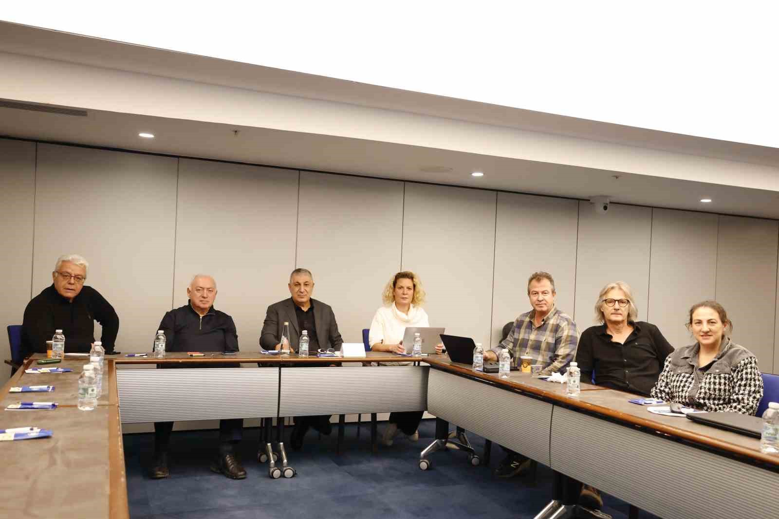 Şahin Kaptan, çocuklara balığı sevdirmek için yola çıktı
