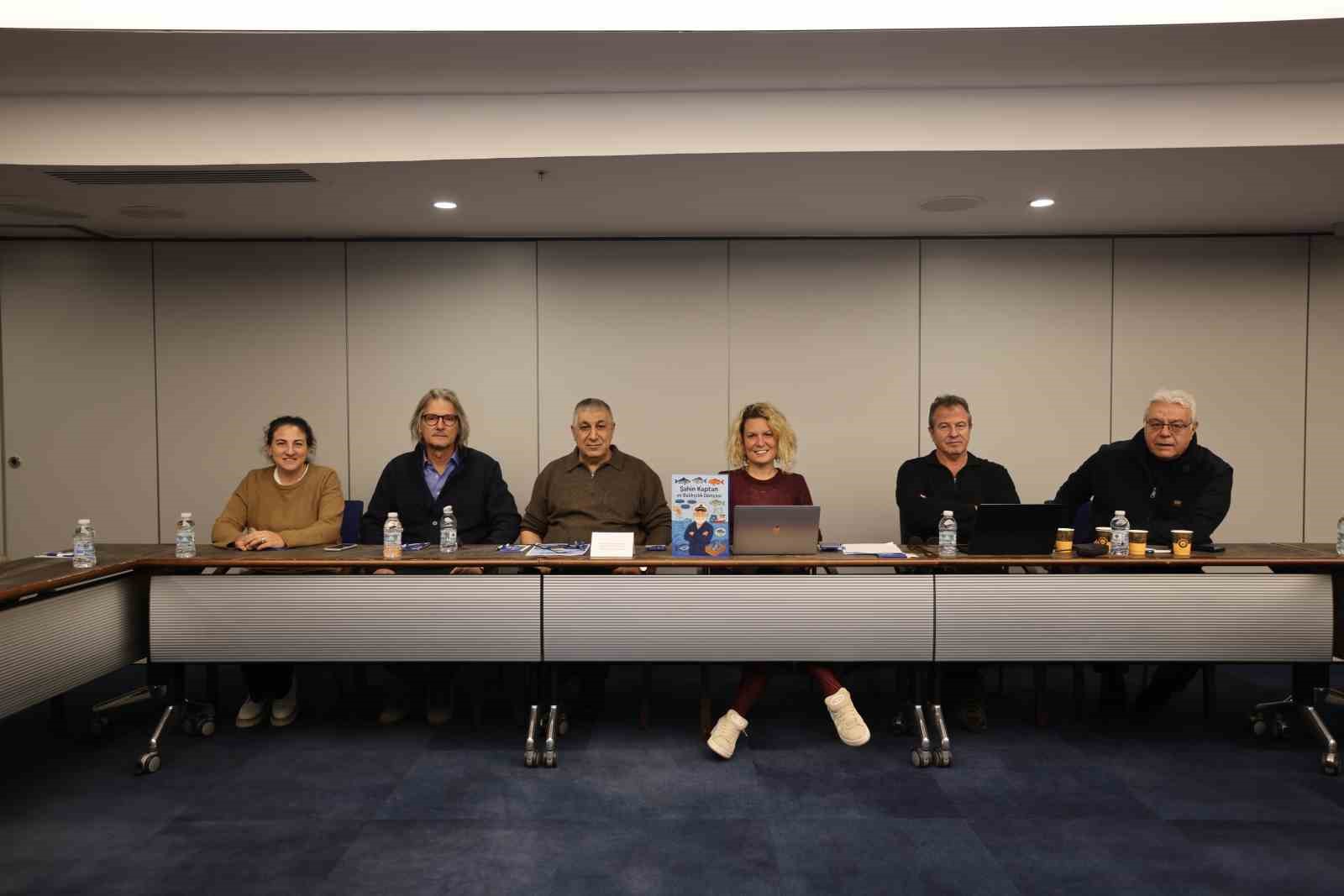 Şahin Kaptan, çocuklara balığı sevdirmek için yola çıktı
