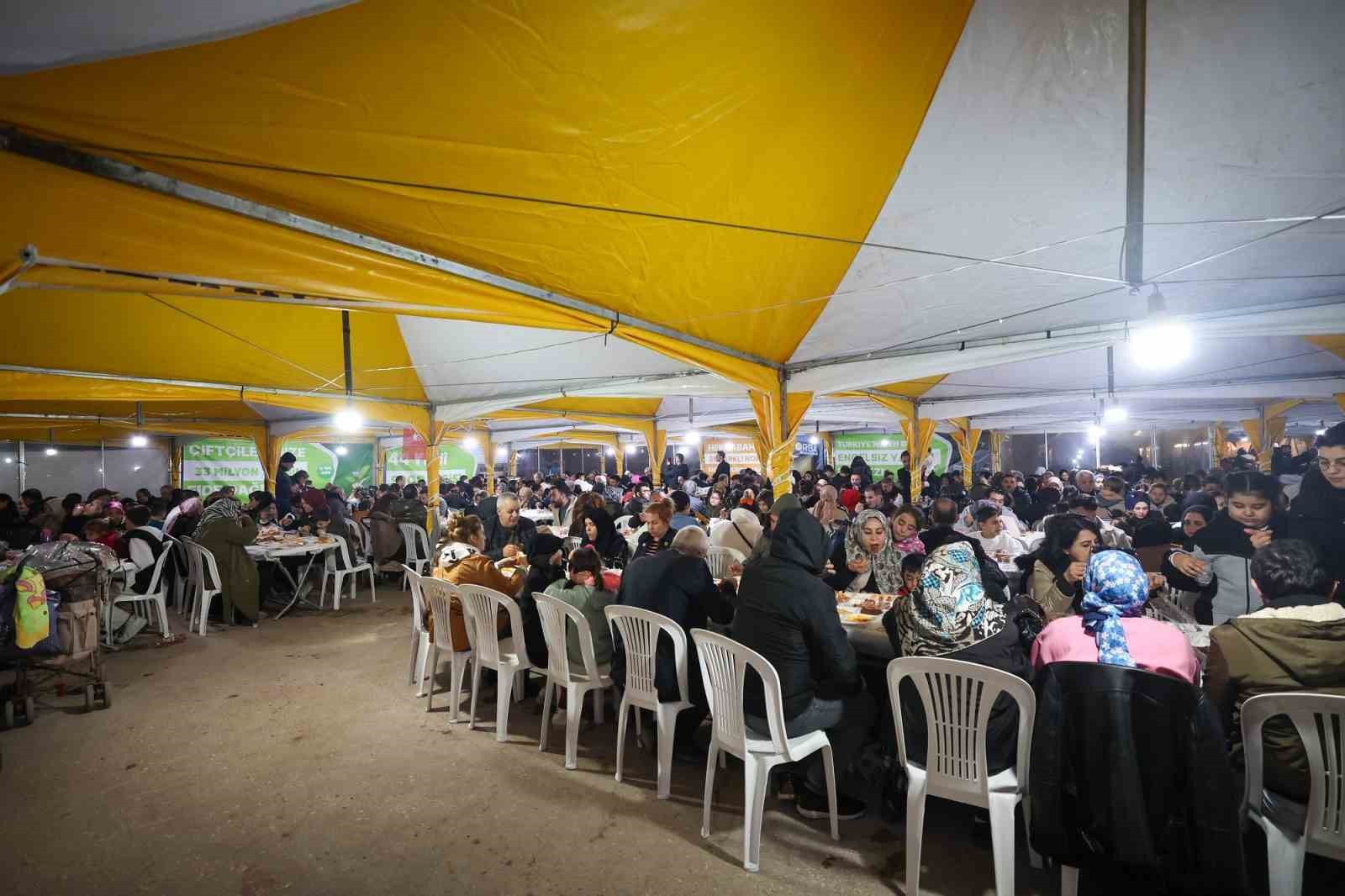 Şahin, vatandaşlarla iftarda buluştu
Şahin, vatandaşlarla iftarda buluştu