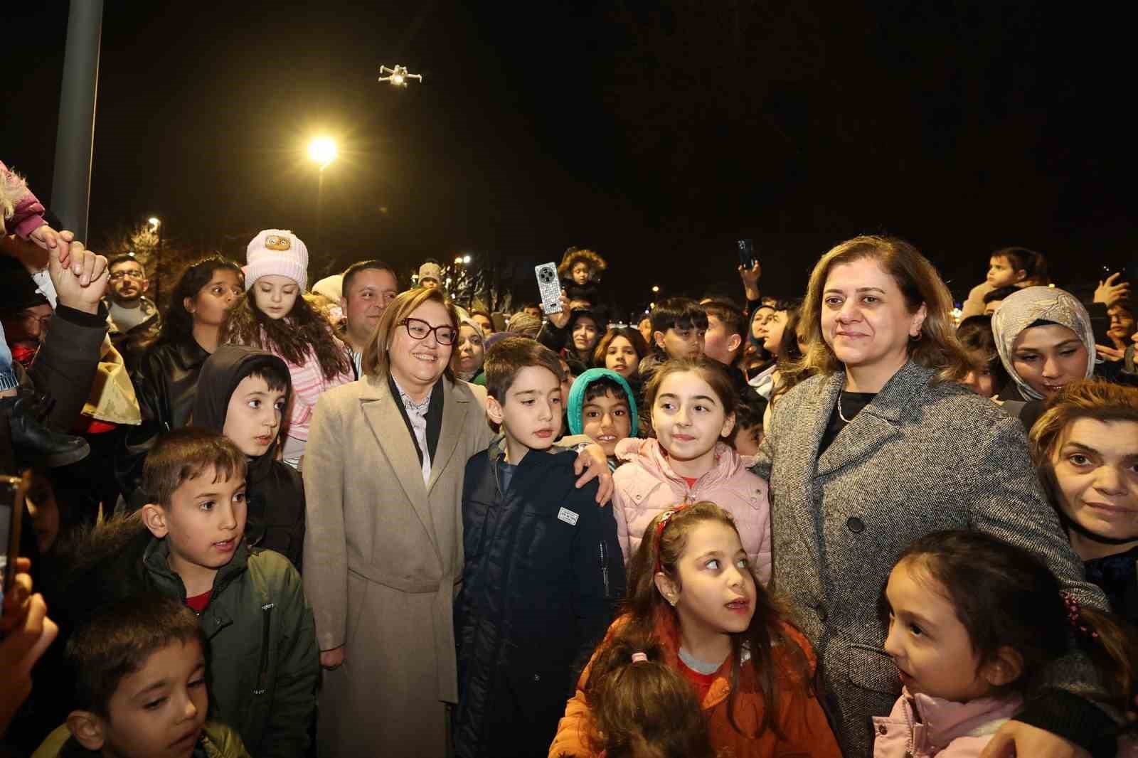 Şahin, vatandaşlarla iftarda buluştu
Şahin, vatandaşlarla iftarda buluştu