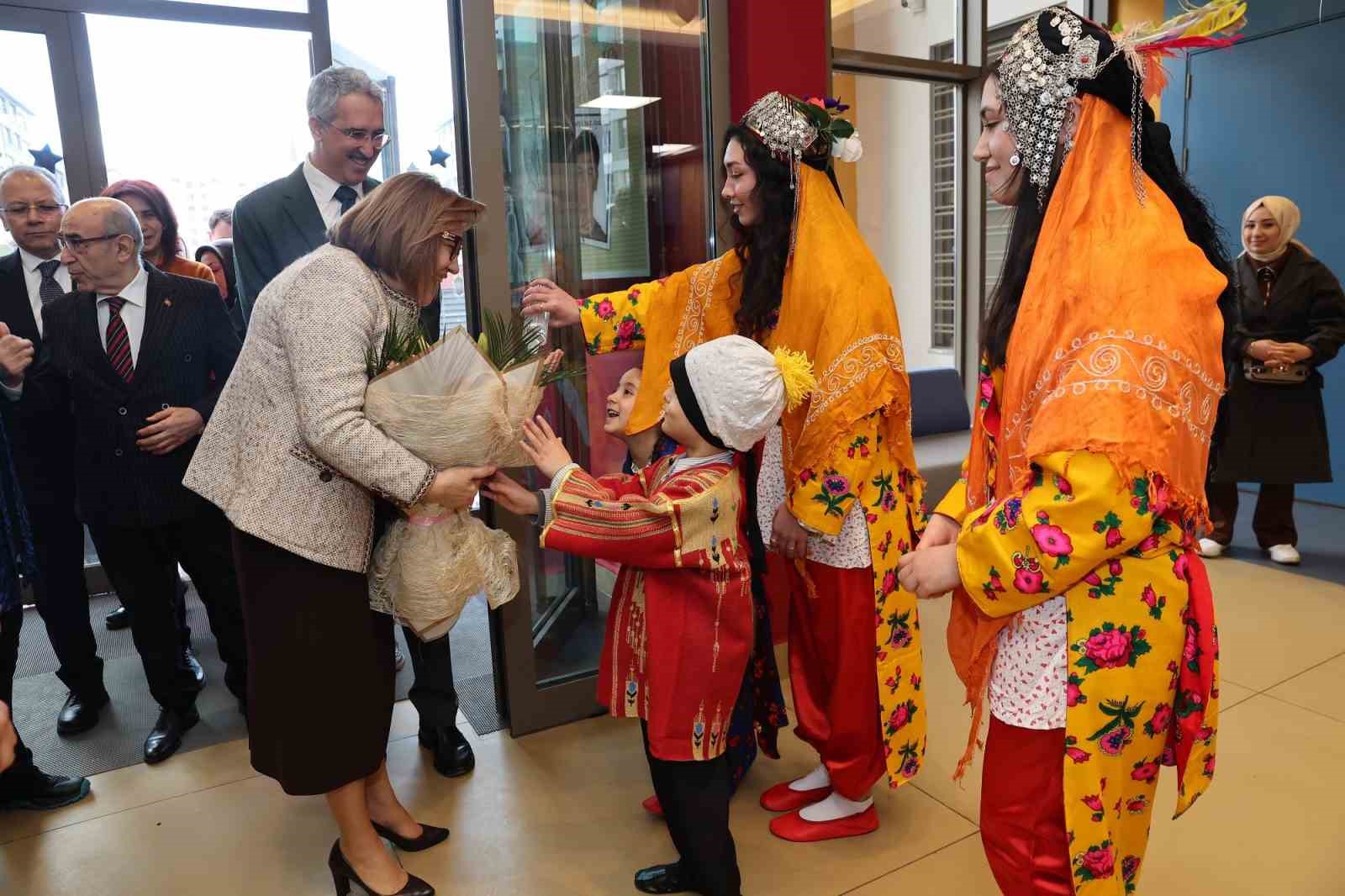 Şahin, Yetenek Kaşifi Projesi tanıtım programına katıldı
Şahin, Yetenek Kaşifi Projesi tanıtım programına katıldı