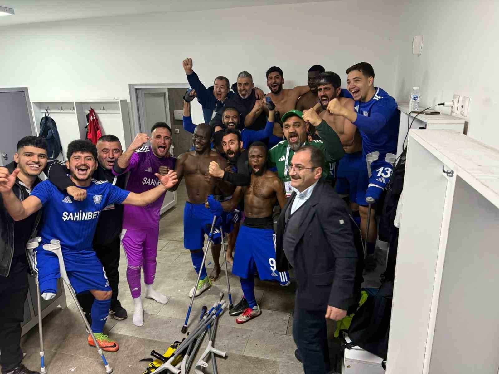 Şahinbey Ampute’den net skor 1-0
Şahinbey Ampute’den net skor 1-0