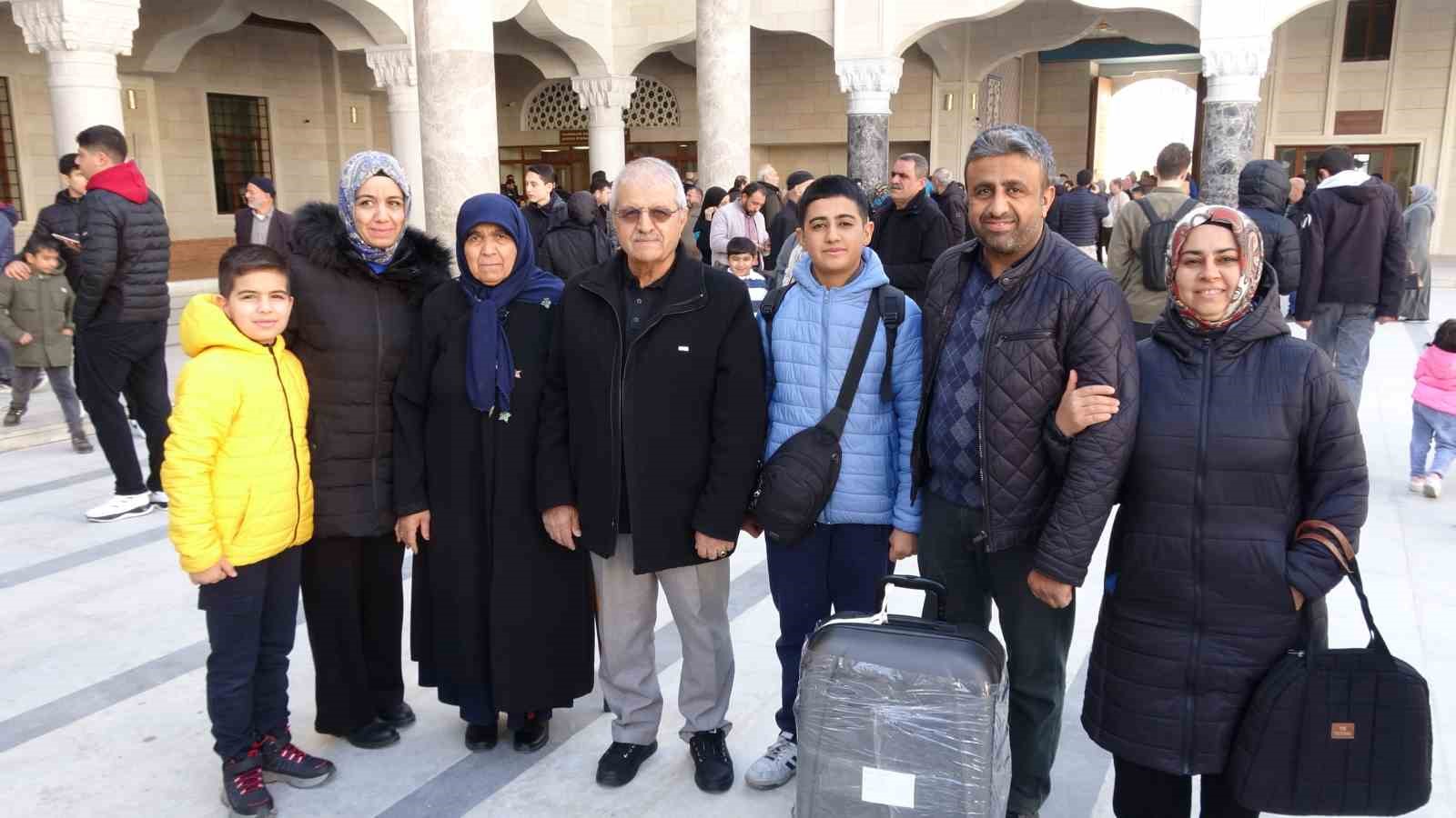Şahinbey Belediyesi 175 öğrenciyi daha umreye gönderdi
Şahinbey Belediyesi 175 öğrenciyi daha umreye gönderdi
