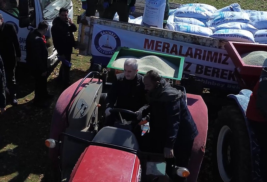 Şahinbey Belediyesi 75 milyon metrekarelik mera alanını gübreledi
