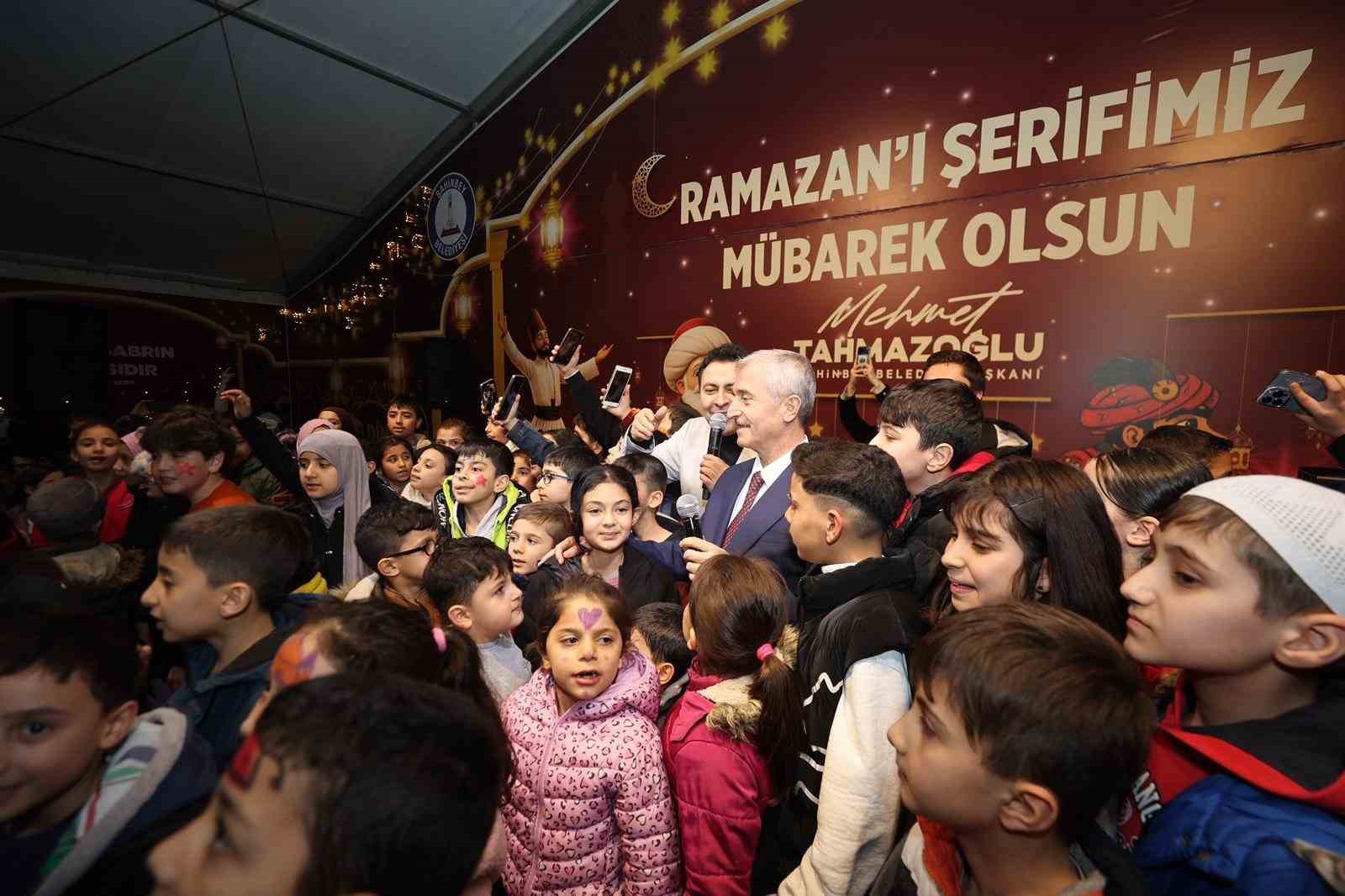 Şahinbey Belediyesi ramazan etkinlikleriyle gönülleri ısıtıyor
Şahinbey Belediyesi ramazan etkinlikleriyle gönülleri ısıtıyor