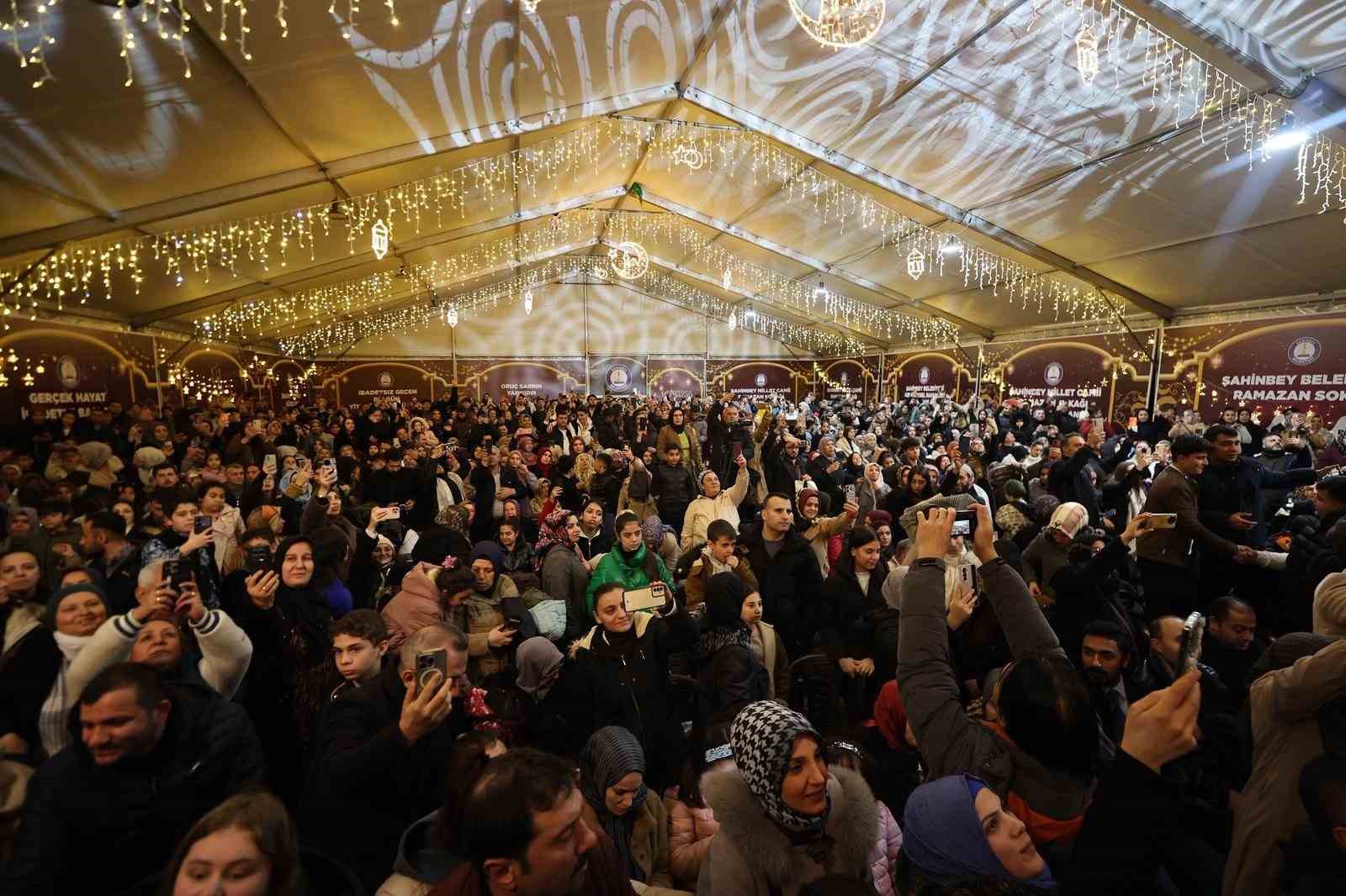 Şahinbey Belediyesi ramazan etkinlikleriyle gönülleri ısıtıyor
Şahinbey Belediyesi ramazan etkinlikleriyle gönülleri ısıtıyor