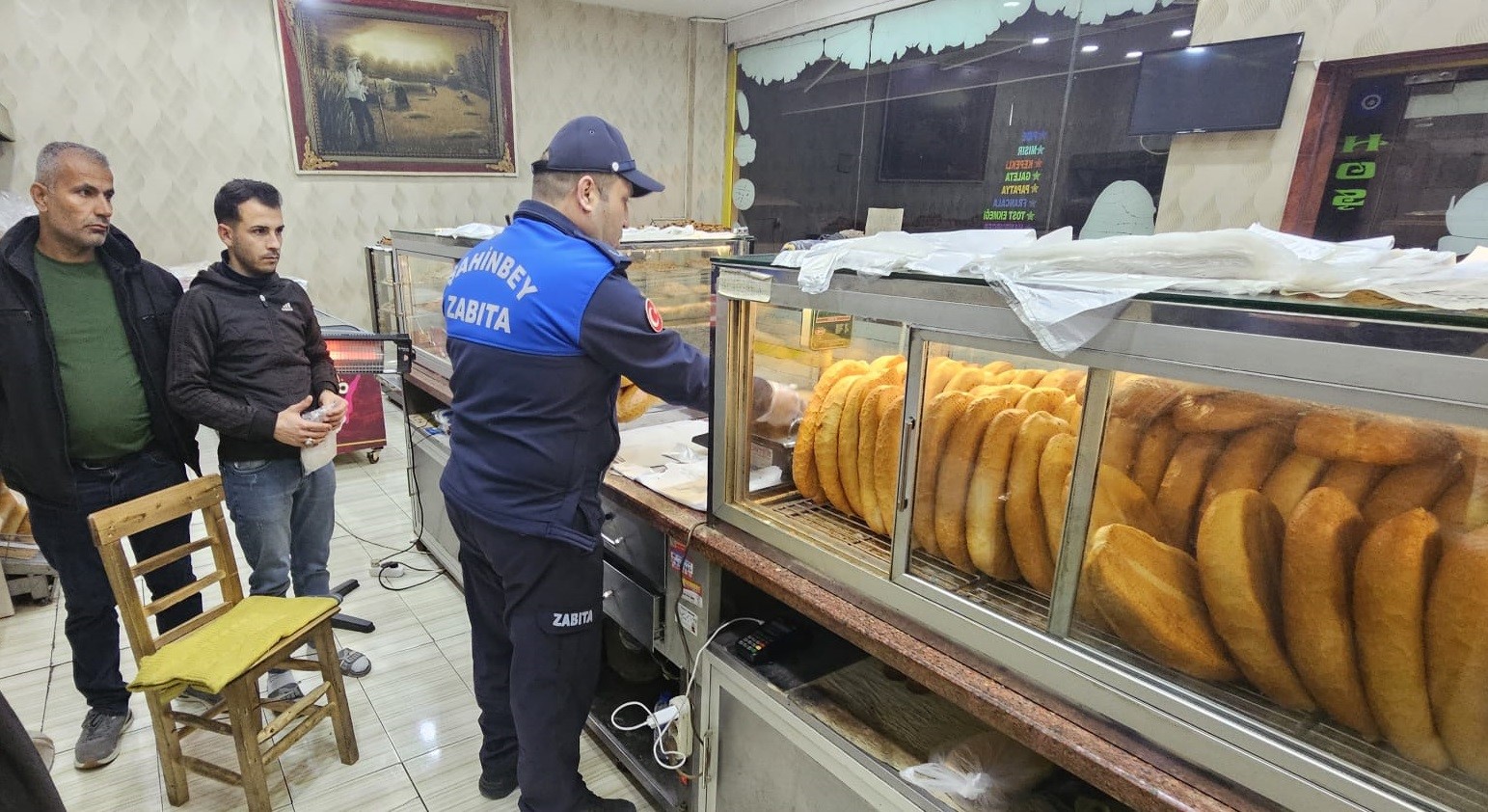 Şahinbey Belediyesi zabıta ekiplerinden gece denetimi
