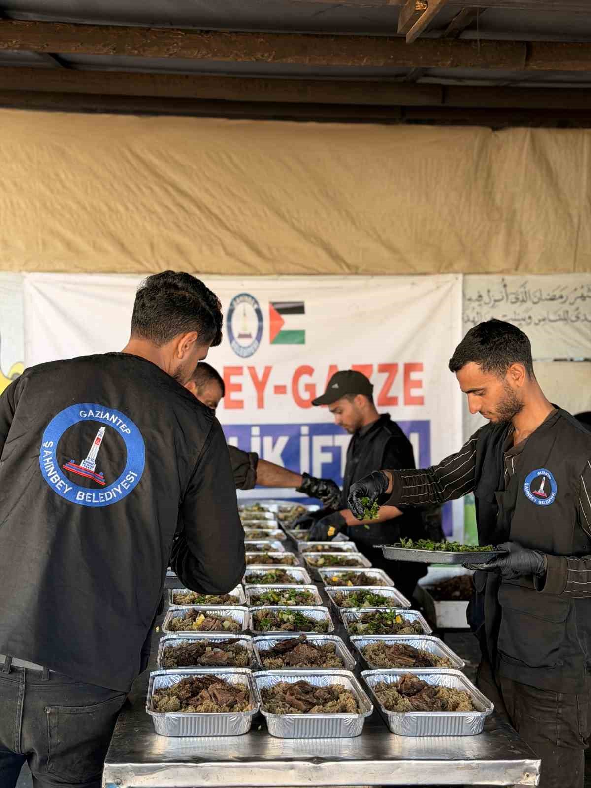 Şahinbey Belediyesi’nden Gazze’de kardeşlik iftarı
