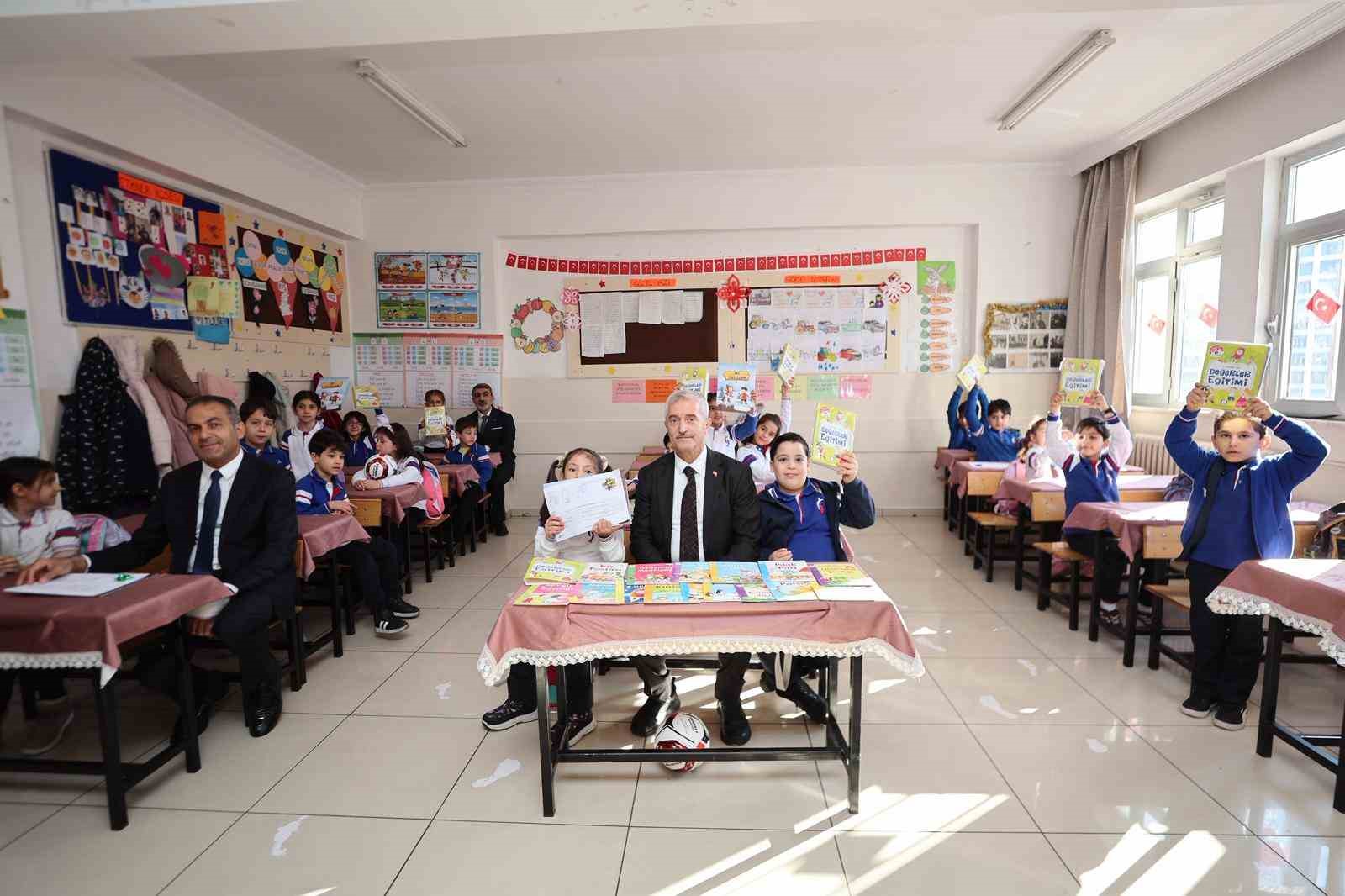 Şahinbey Belediyesi’nden öğrencilere sömestr tatilinde 1 milyondan fazla kitap
