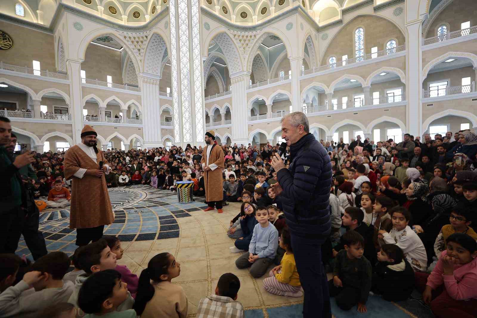 Şahinbey Millet Camii’nde çocuk sesleri

