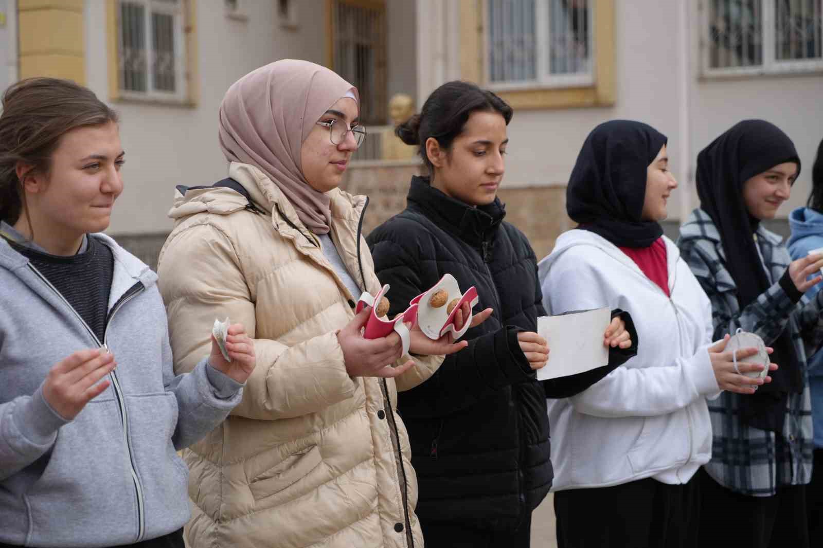Şahinbey’de örnek etkinlik: Atıklar sanata dönüştü
