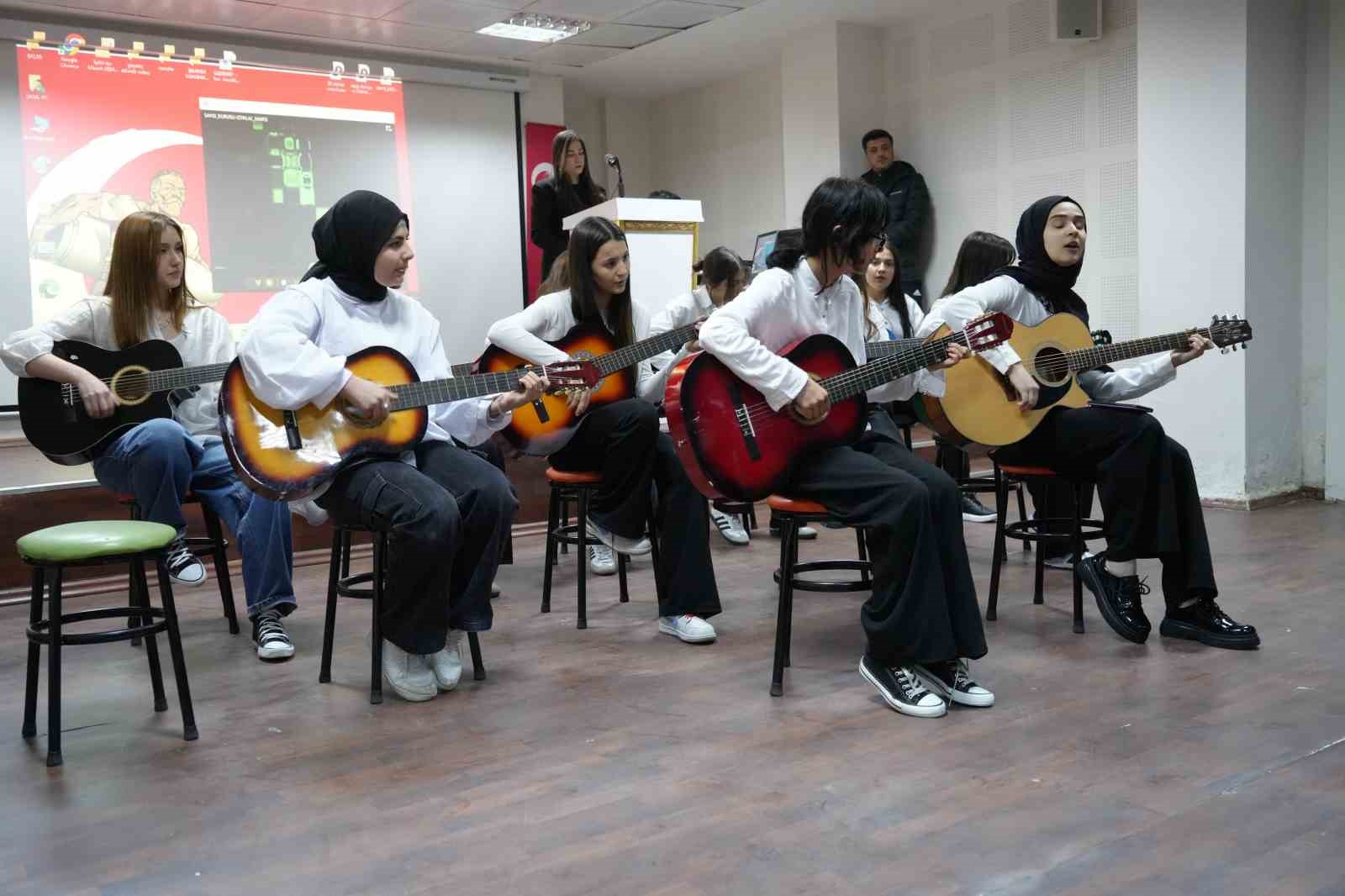 Şahinbey’de örnek etkinlik: Atıklar sanata dönüştü
