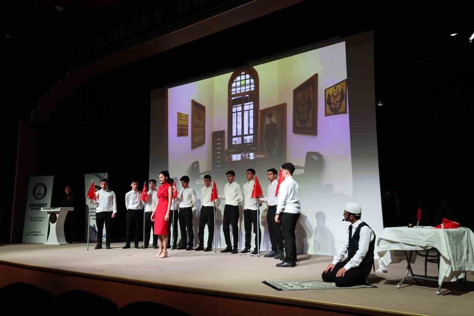 Şahinbeyli öğrenciler İstiklal Marşını en güzel okumak için yarıştı
Şahinbeyli öğrenciler İstiklal Marşını en güzel okumak için yarıştı