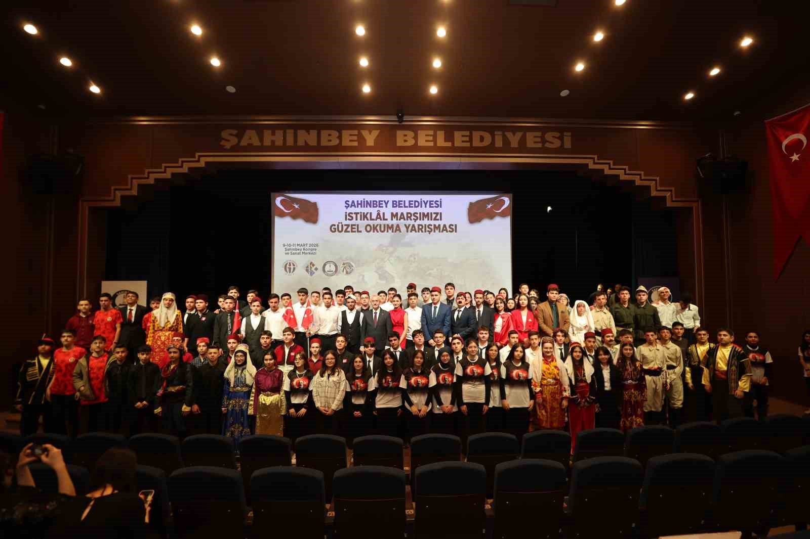 Şahinbeyli öğrenciler İstiklal Marşını en güzel okumak için yarıştı
Şahinbeyli öğrenciler İstiklal Marşını en güzel okumak için yarıştı