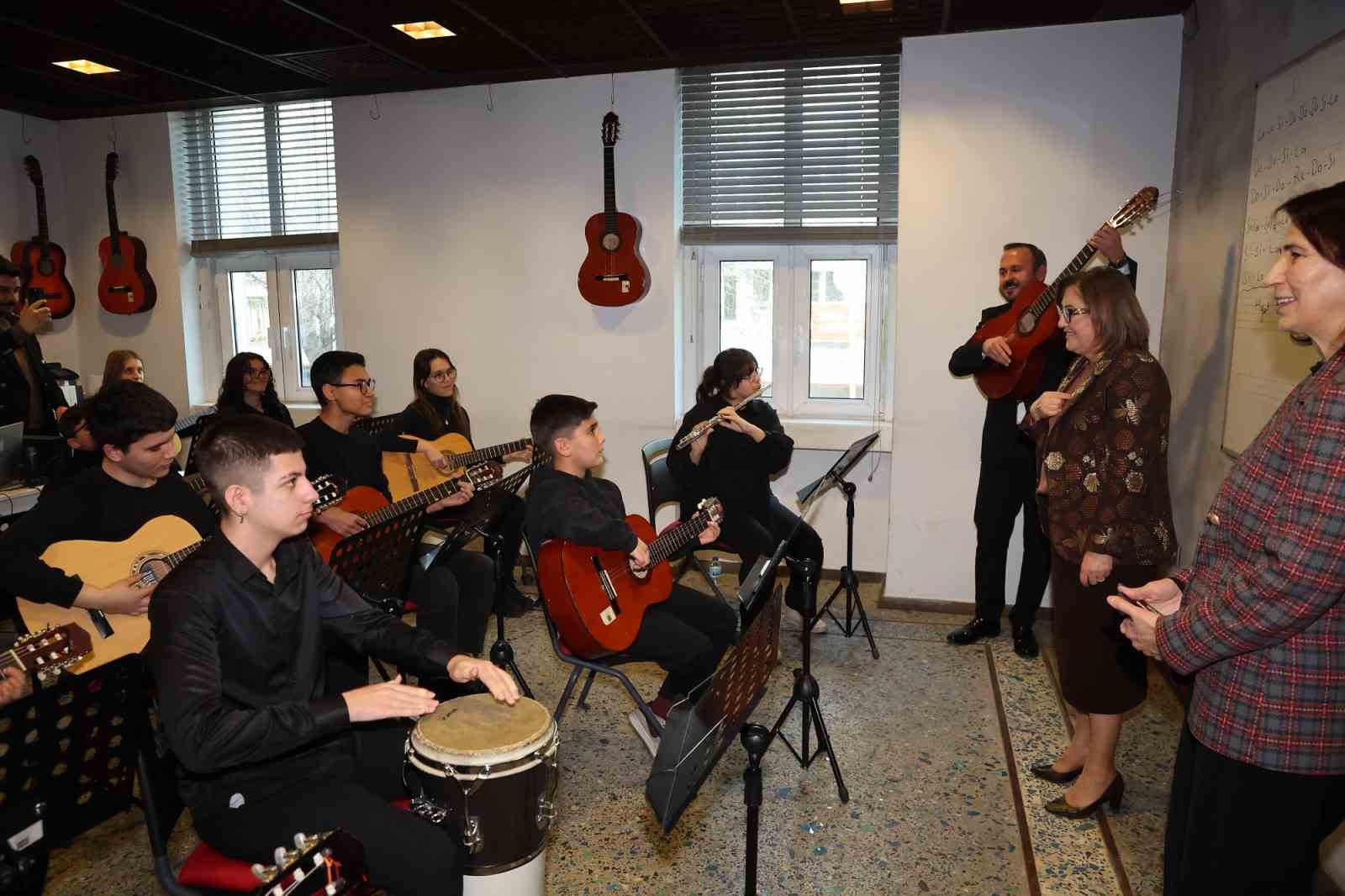 Şahin’den yarıyıl tatili atölyelerine ziyaret
Şahin’den yarıyıl tatili atölyelerine ziyaret