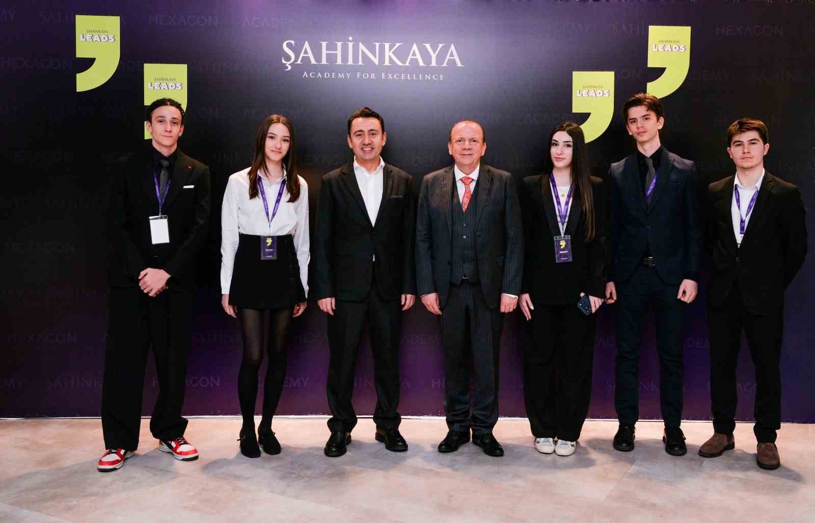 Şahinkaya Girişimcilik Zirvesi 2026 ilham veren konuklarıyla sürüyor
Şahinkaya Girişimcilik Zirvesi 2026 ilham veren konuklarıyla sürüyor