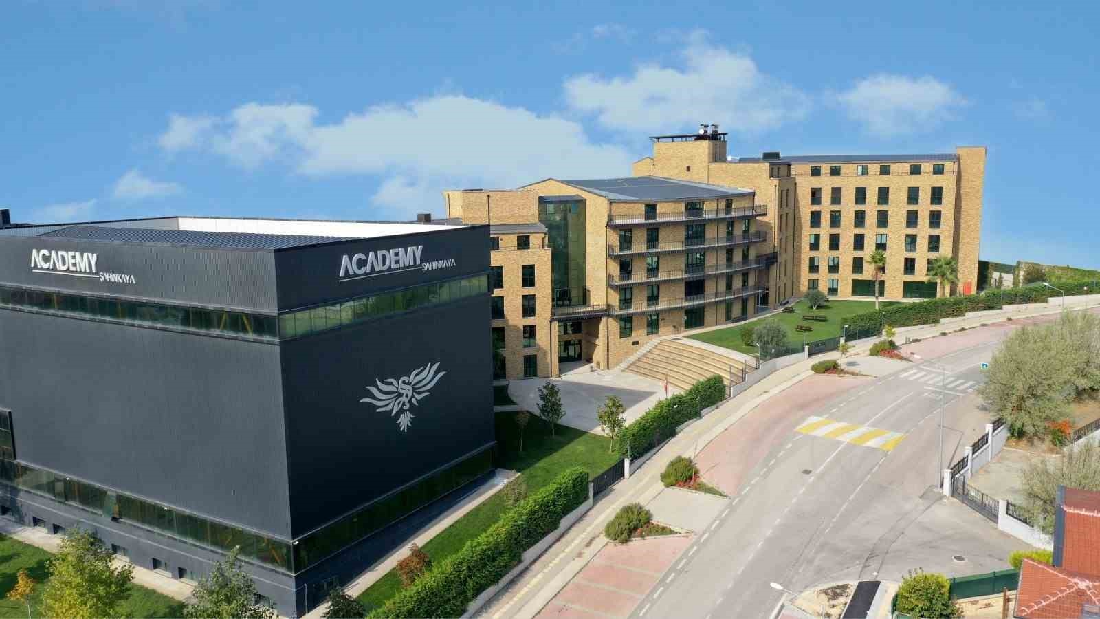 Şahinkaya’dan başarılı öğrencilere burs imkanı
