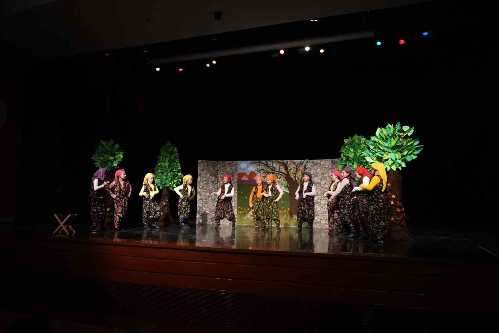 Sahnenin yıldızları göz kamaştırdı
