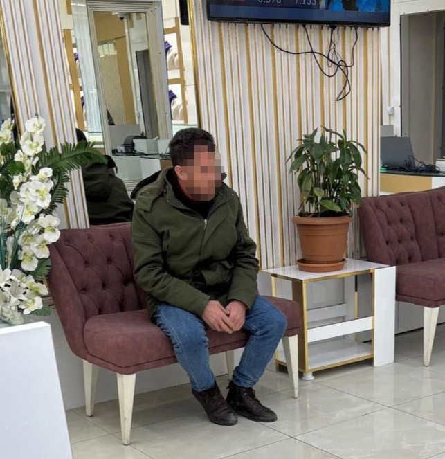 Sahte bilezikleri verip pazarlıkla fazla altın almak isterken yakalandı
Sahte bilezikleri verip pazarlıkla fazla altın almak isterken yakalandı