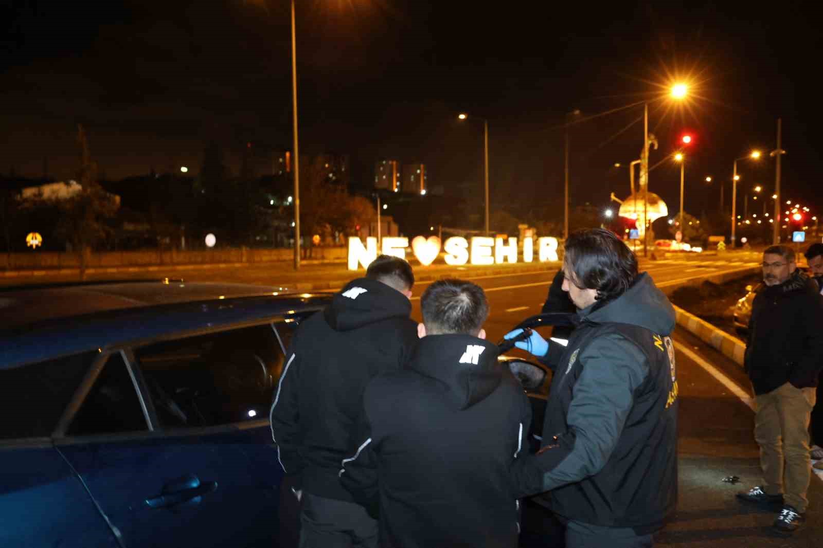 Sahte çeyrek altınla telefon vurgunu: 2 kişi tutuklandı
Sahte çeyrek altınla telefon vurgunu: 2 kişi tutuklandı