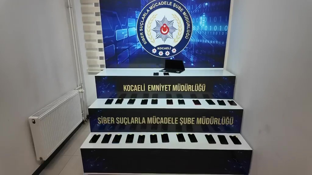 Sahte kripto ağına darbe: 24 şüpheli yakalandı, 19 tutuklama
Sahte kripto ağına darbe: 24 şüpheli yakalandı, 19 tutuklama