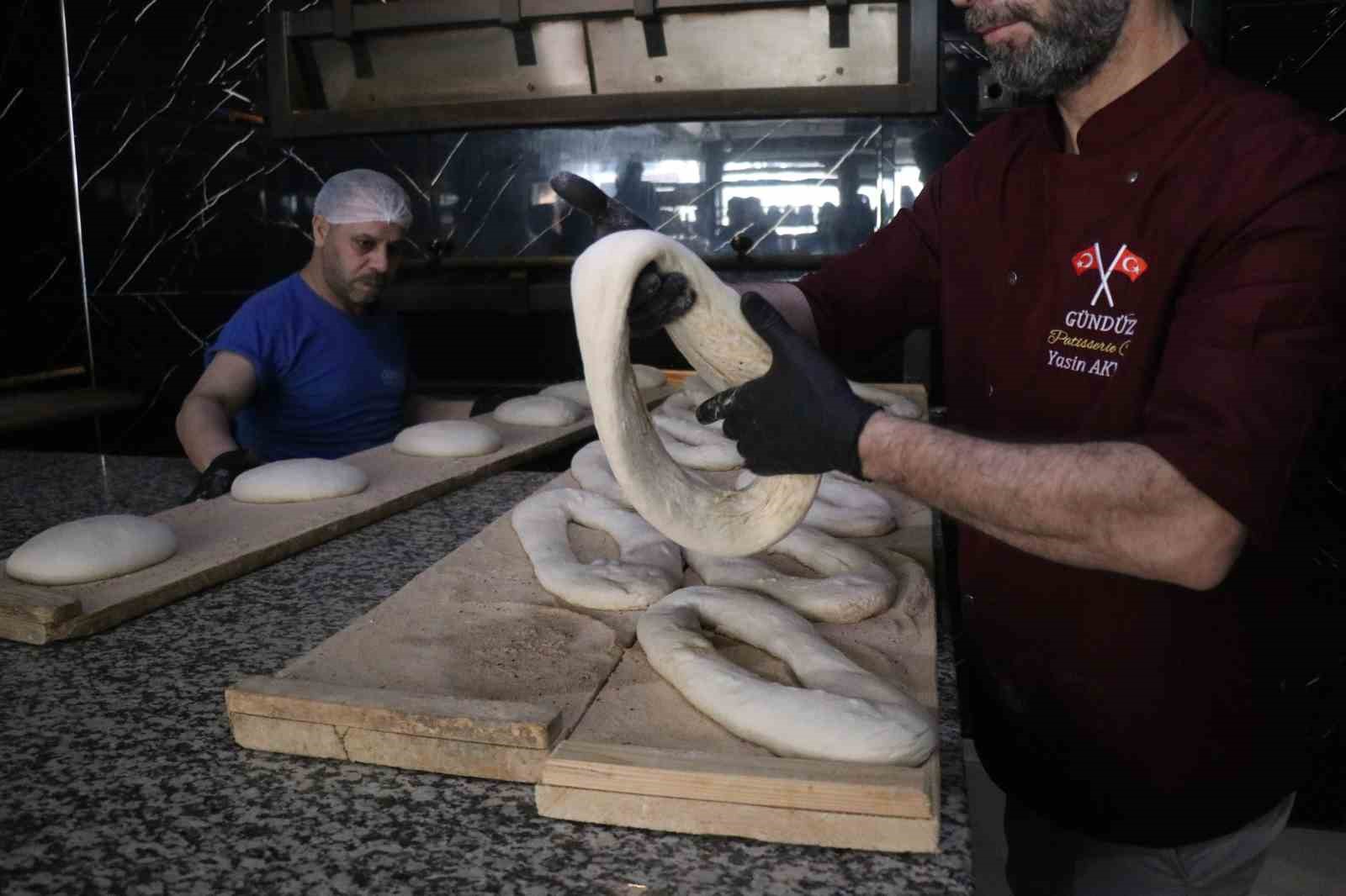 Sahur sofralarının asırlık konuğu: Ramazan ayına özel halka pide
