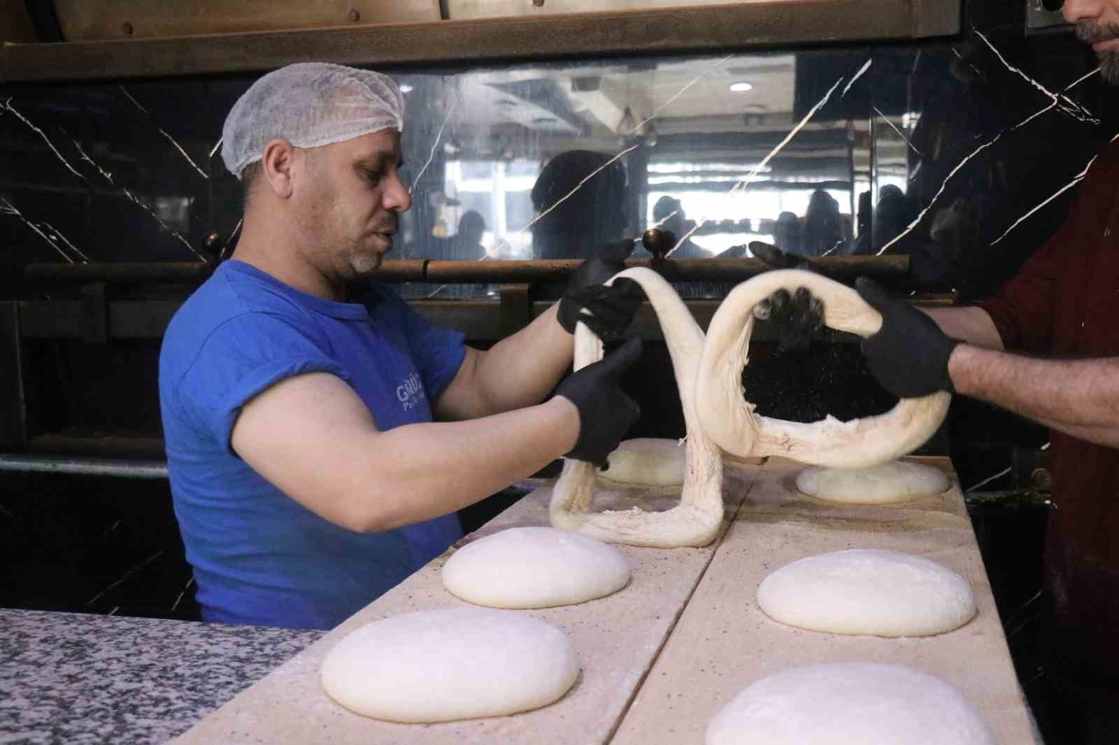 Sahur sofralarının asırlık konuğu: Ramazan ayına özel halka pide
