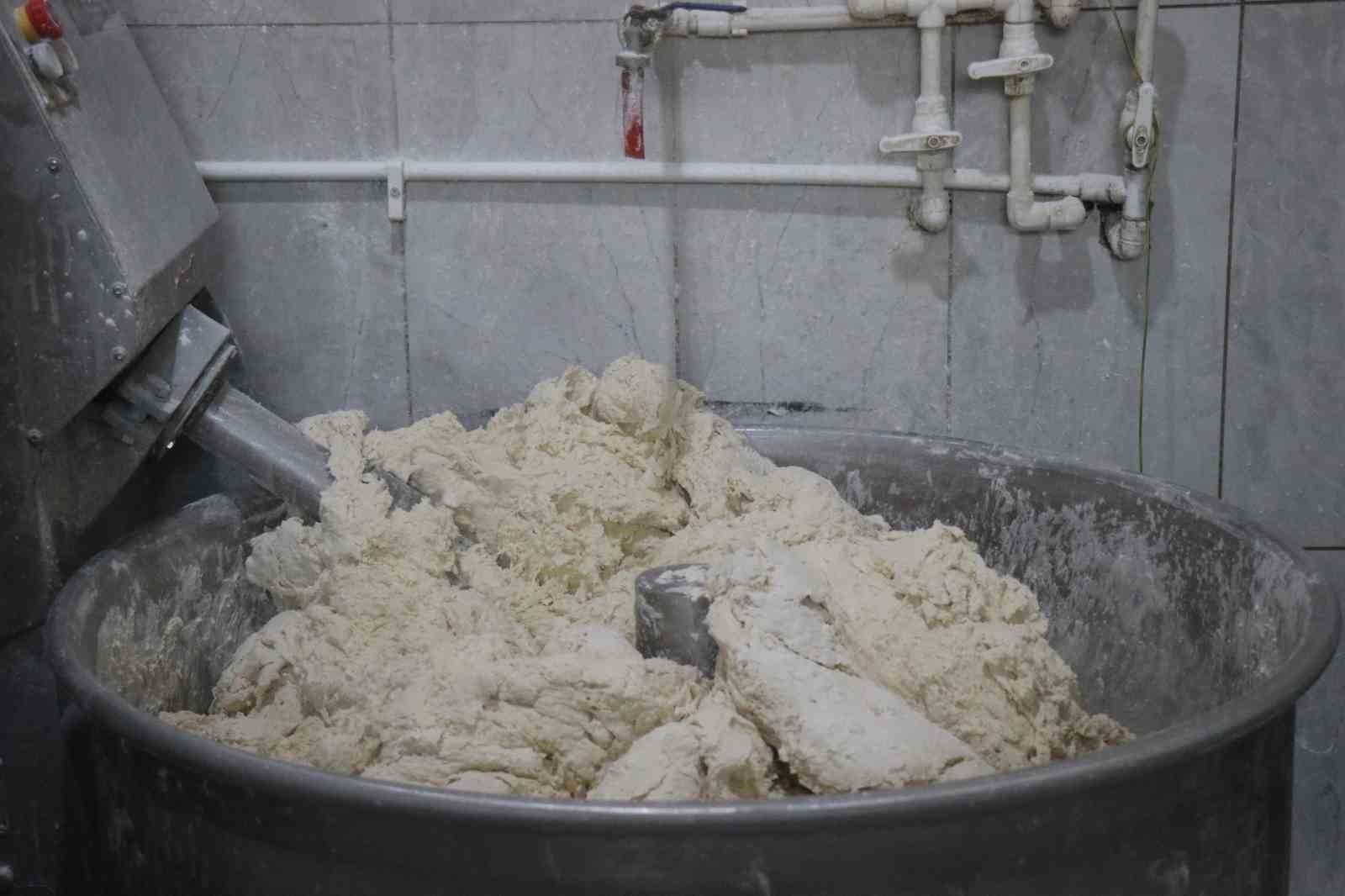 Sahur sofralarının asırlık konuğu: Ramazan ayına özel halka pide
