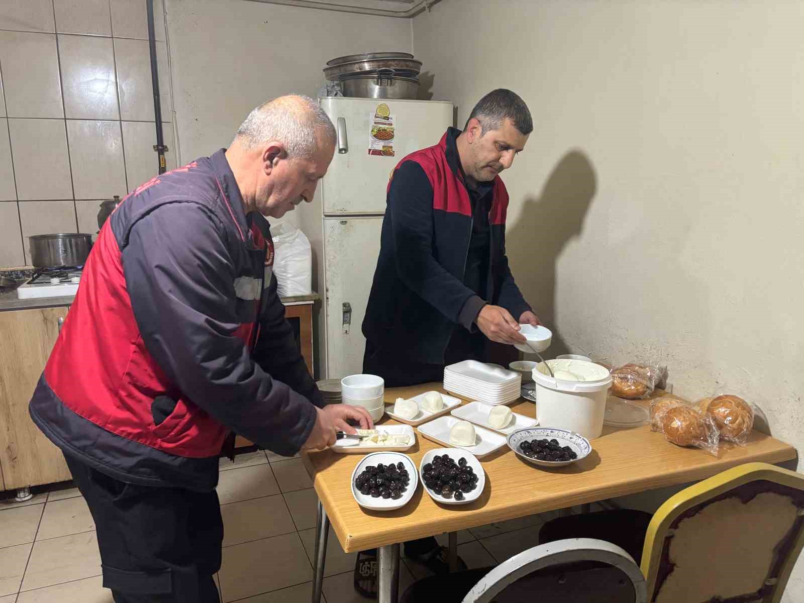 Sahur sofrasında ihbar geldi, itfaiye göreve koştu
