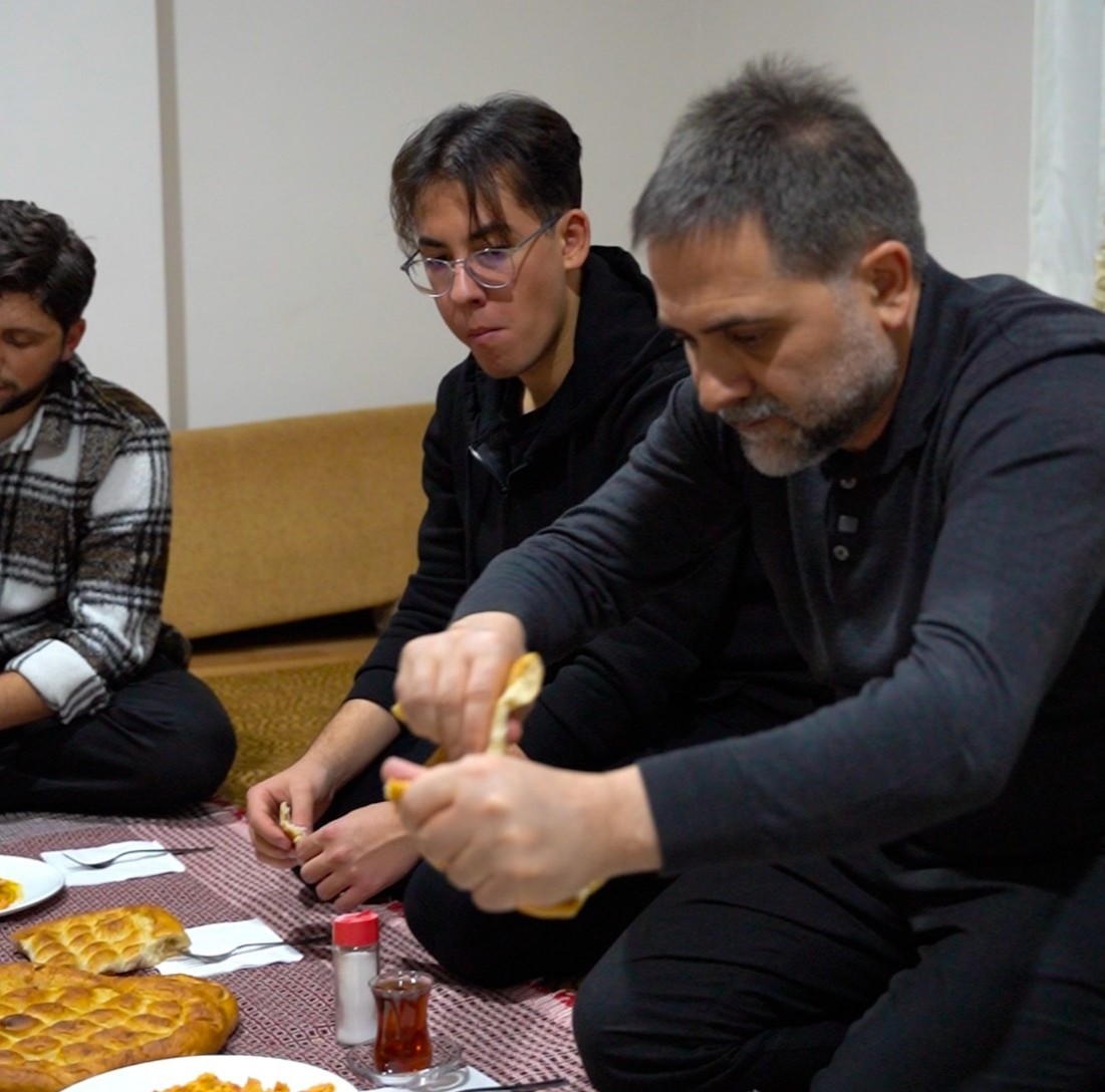 Sahur sofrasında öğrencileri yalnız bırakmadı
Sahur sofrasında öğrencileri yalnız bırakmadı