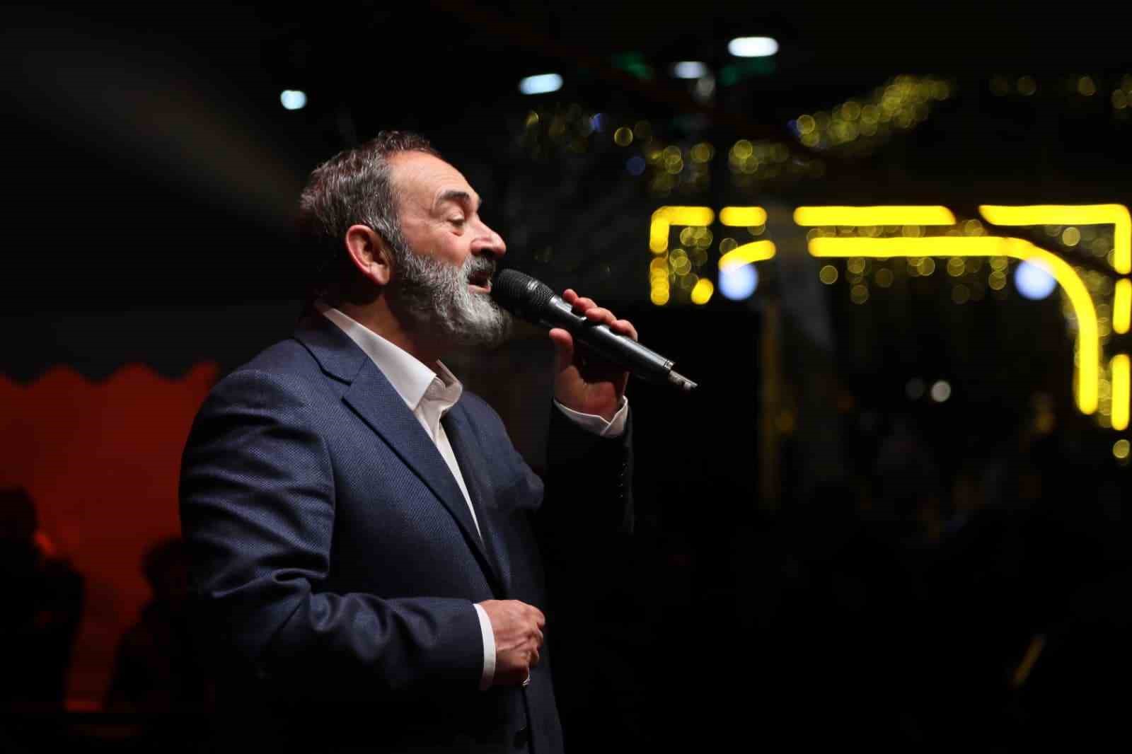 Şair Dursun Ali Erzincanlı Kağıthane’de gönüllere hitap etti
Şair Dursun Ali Erzincanlı Kağıthane’de gönüllere hitap etti