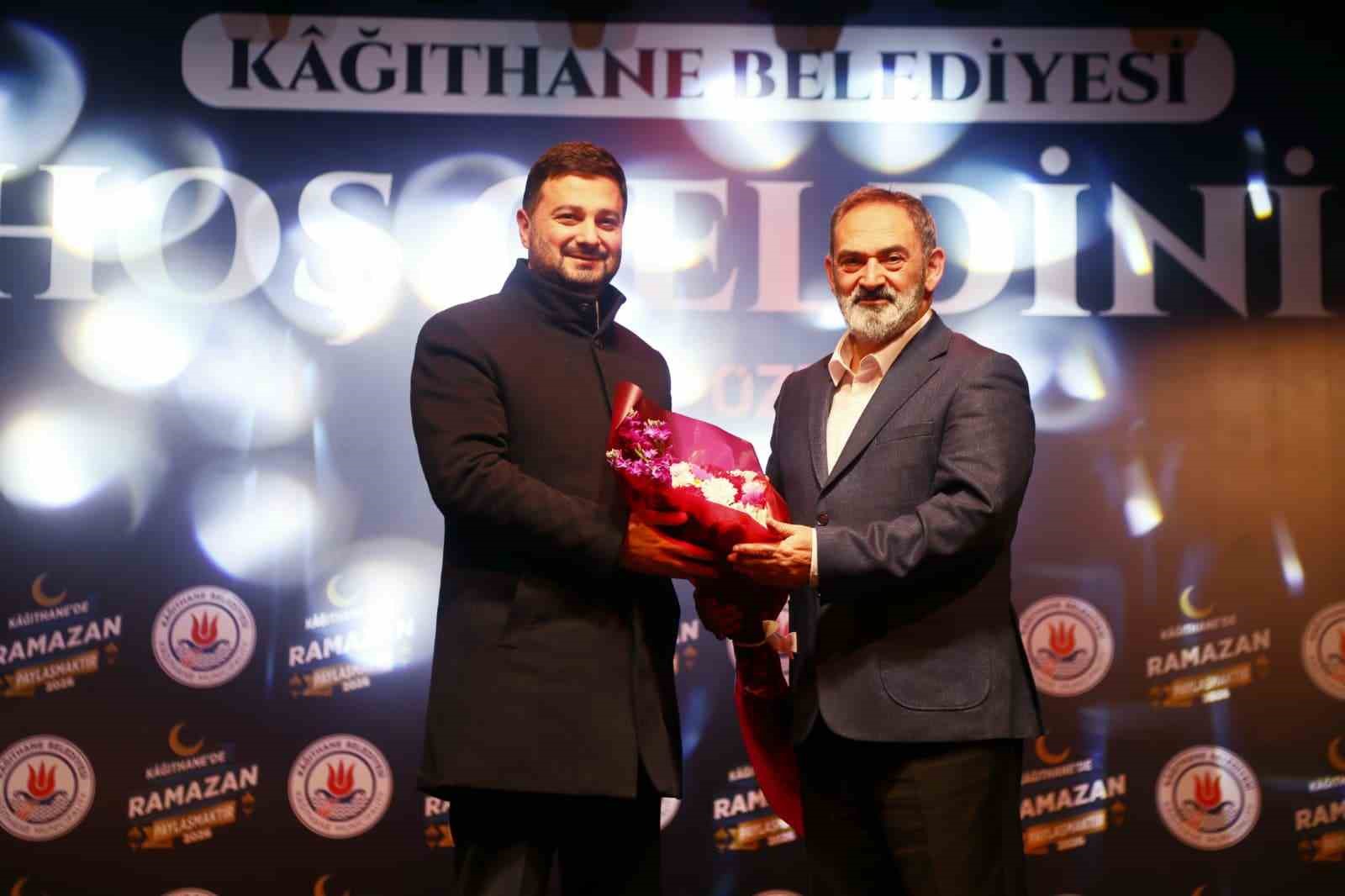 Şair Dursun Ali Erzincanlı Kağıthane’de gönüllere hitap etti
Şair Dursun Ali Erzincanlı Kağıthane’de gönüllere hitap etti