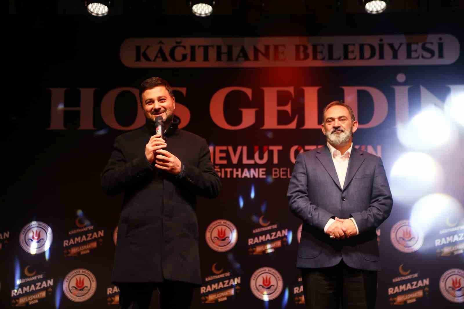 Şair Dursun Ali Erzincanlı Kağıthane’de gönüllere hitap etti
Şair Dursun Ali Erzincanlı Kağıthane’de gönüllere hitap etti