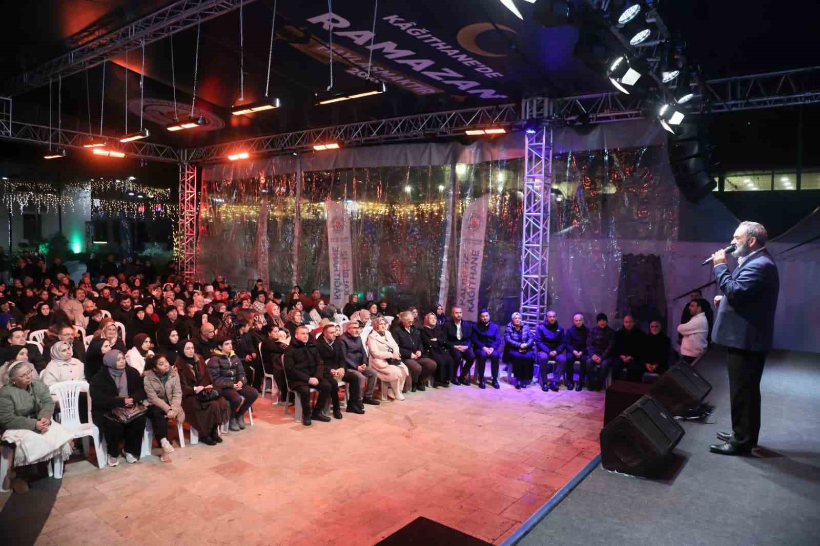 Şair Dursun Ali Erzincanlı Kağıthane’de gönüllere hitap etti
Şair Dursun Ali Erzincanlı Kağıthane’de gönüllere hitap etti