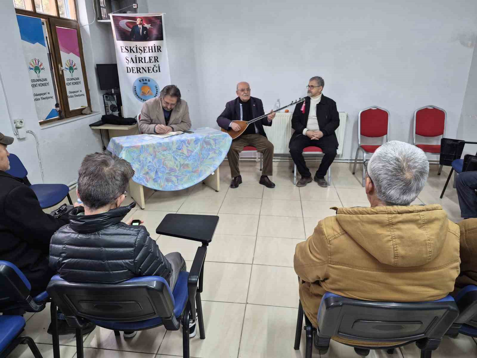 Şairler, kaybolmaya yüz tutan şiiri yaşatmanın mücadelesini veriyor
