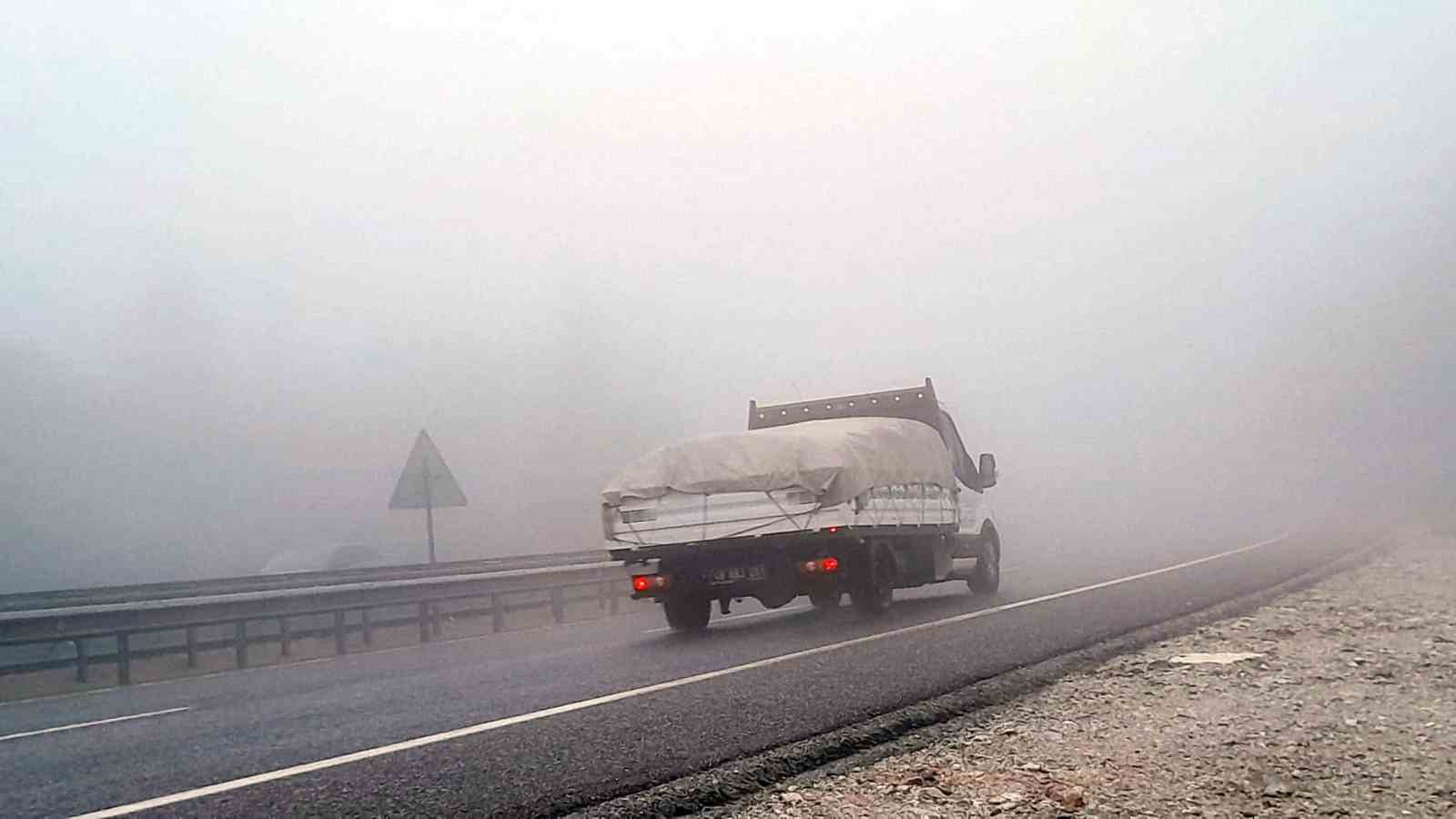 Sakar rampasında yoğun sis: Görüş mesafesi 5 metreye düştü
